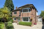 Aluminium Bay Windows: Add Space and Light to Your Living Space