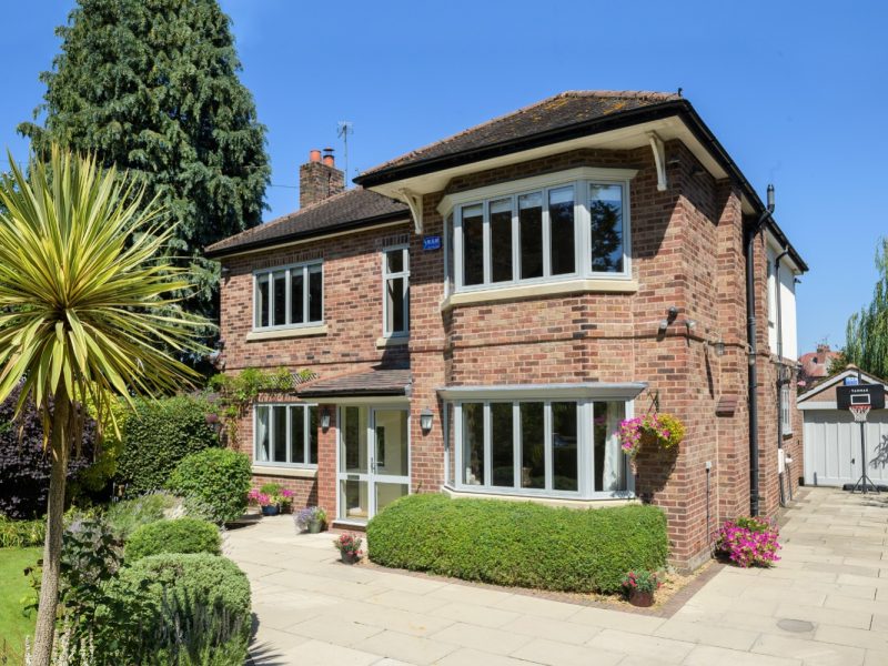 Aluminium Bay Windows: Add Space and Light to Your Living Space